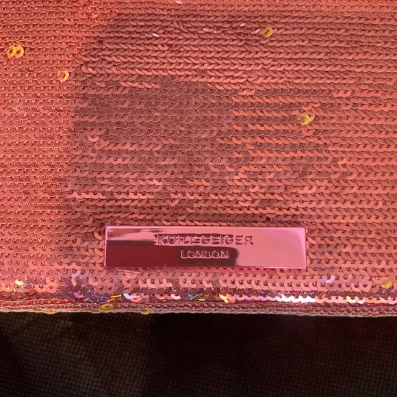 Kurt Geiger London Mini Kensington Sequins Crossbody Bag
KURT GEIGER L… - Picture 9 of 16